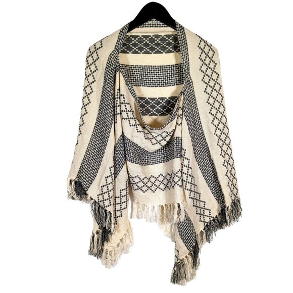 Free People Tops - Free People OS Peruvian Shawl Poncho Shoulder Coverup Tasseled Cream & Grey